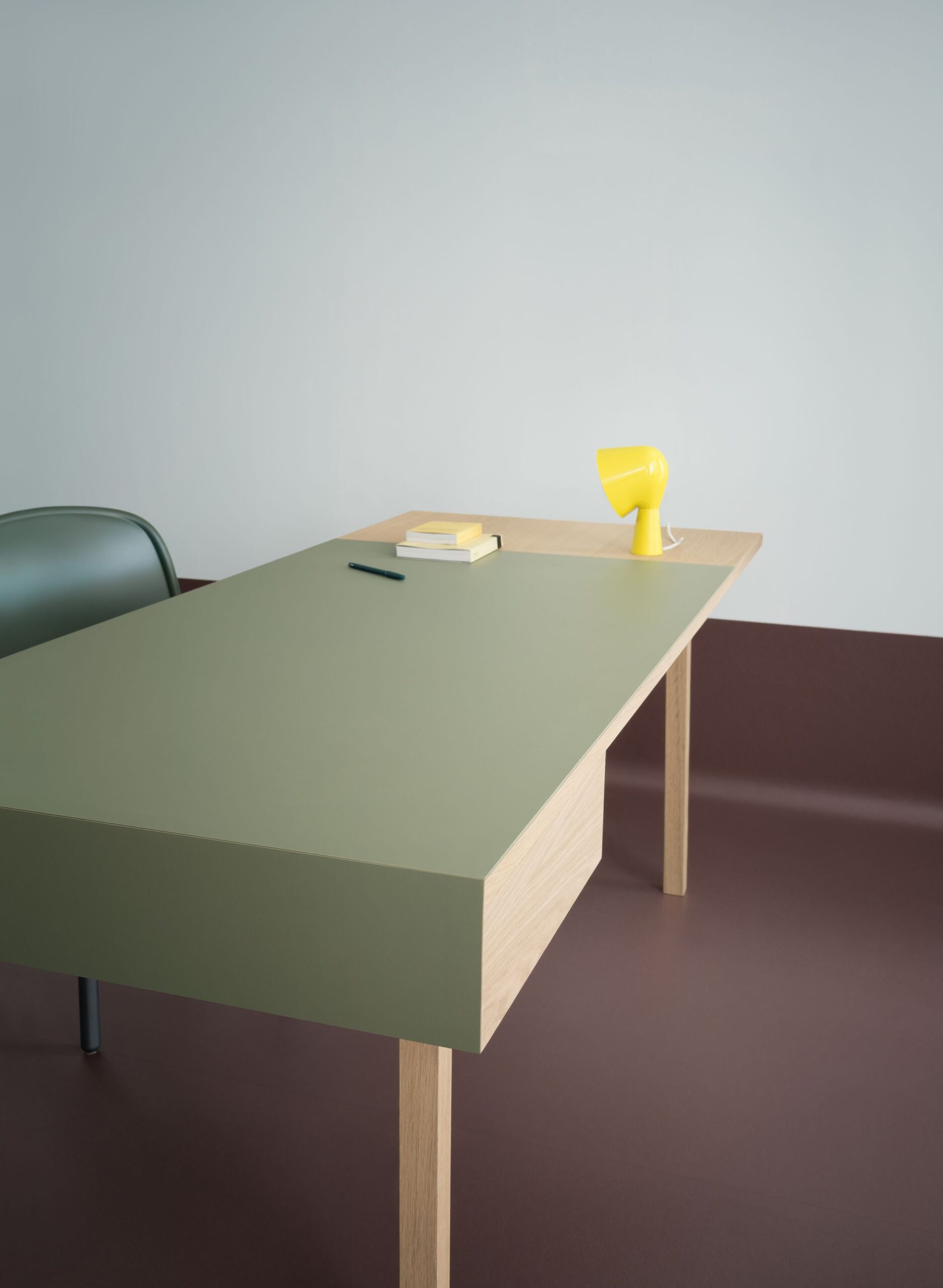 High Resolution-Furniture_Linoleum_4184_desk8_portrait