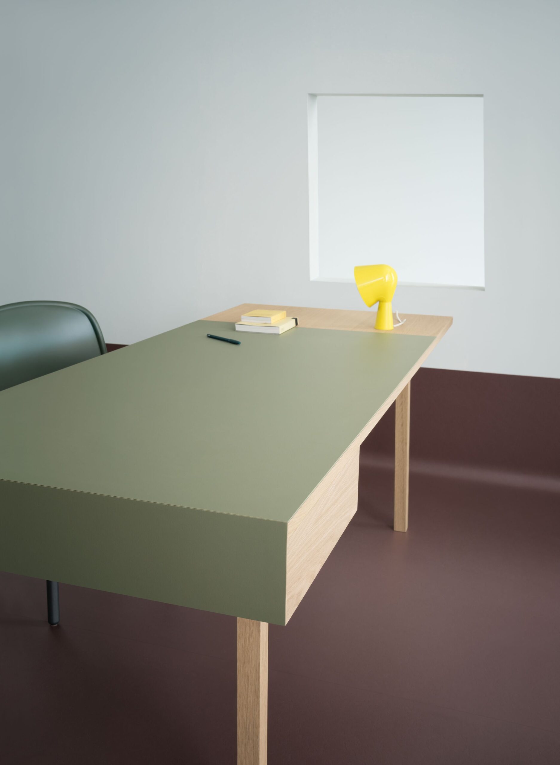 High Resolution-Furniture_Linoleum_4184_desk2_portrait